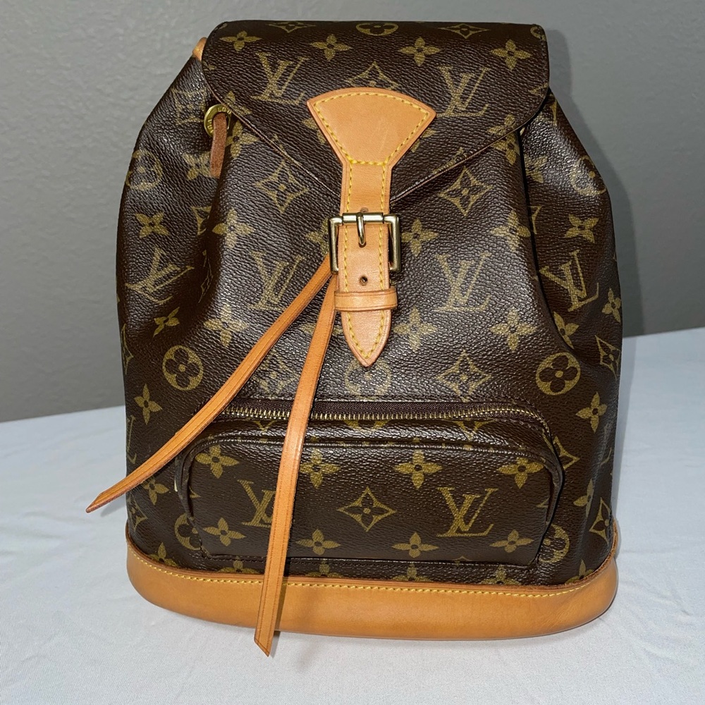 Vintage Beautiful Louis Vuitton MM back pack.